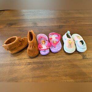 Minnetonka Purple Flip Flop Sandals with Pink Straps